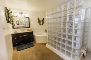Huge Private Guest suite w/ jet tub in great neighborhood near attractions  - Image 4