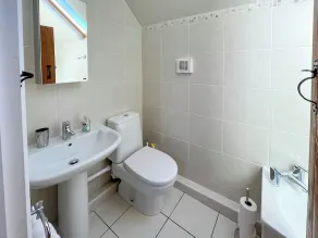 2 bedroom accommodation in York - Image 4