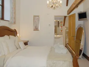 6 bedroom accommodation in Fairy Cross, Bideford - Image 5