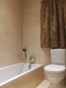 Modern 2 Bedroom Suite with Kitchen, A/C and Ample Parking - Image 3