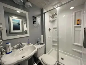 Beautiful Baywatch Waterfront  Home At ShoreLine Drive - Image 2