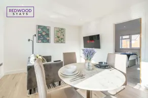 Central Gem by Festival Place | Netflix, Free Parking, WiFi - Image 4