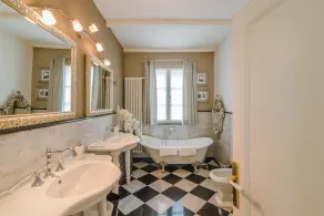 Erleben Sie das hohe Leben am Comer See in einer historischen Villa mit Seeblick und privatem Pool - Image 3