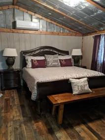 Private cabin located on 7 acres in the country - Image 5