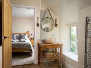 ORCHARD HOUSE, pet friendly, with open fire in Stow-On-The-Wold - Image 5