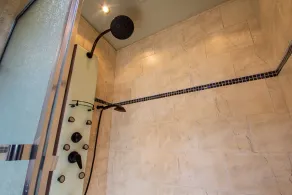 Sparkling Clean single story Mid Century Modern Home in Ferry Street Bridge Area - Image 3