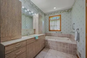 Blue Badger Cottage -Wifi, Fire Pit, Fireplace, Screen Porch, Game Room, King Bed, Grill - Image 3