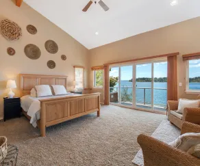 Anderson Island Luxury Beach Home. Kayak, HotTub, Paddle Board, Beachfront, View - Image 5
