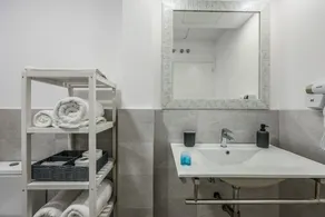 Fantastic two-bedroom apartment - Image 5