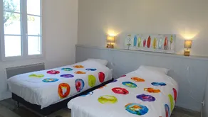 Charming 2-bedroom seafront house - Image 2