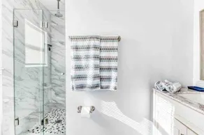  EastHamptonChic&Modern Renovation, Close 2 Beaches&Village - Image 3