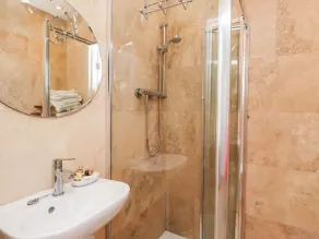 6 Westview - Image 4