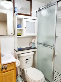 Cozy Apt Close To Manhattan with free parking - Image 2