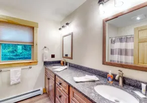 Gorgeous dog-friendly cabin with great view, deck, hot tub, & gas fireplace - Image 3
