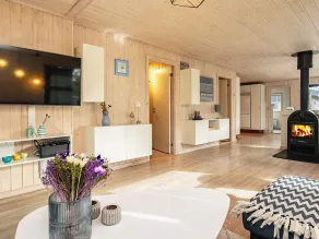8 person holiday home in Blokhus-By Traum - Image 2