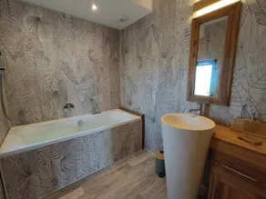 Chambre D'hôtes Pour 2 à 4 Pers. Salle de Bain Balnéo. Proche du Lac du Salagou - Image 2
