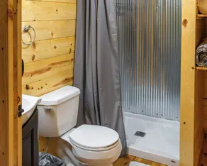 Badger Cabin w/ Lofts, Fireplace & WiFi - Image 2
