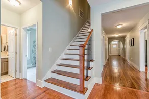 2 Story Large Apartment | 5 min to Downtown - Image 2