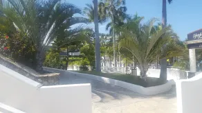Luxurious Villas, and suites. Sandy Beaches - Image 5