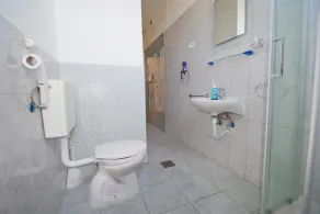Spacious holiday apartment only 200m from the beach - Image 4