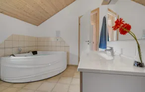 Nice Home In Rødby With Sauna - Image 3