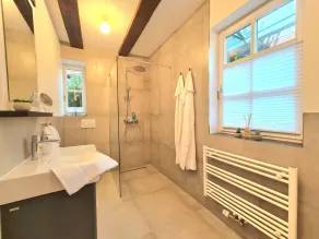 AVAHOME: Haus für 16, WLAN, Parkplätze, Netflix, Nespresso - Image 2
