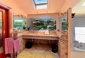Villa 'Luxury Xenofilia Lll' with Mountain View, Wi-Fi and Air Conditioning - Image 4