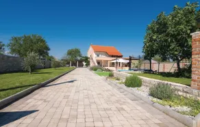 Five-Bedroom Holiday Home In Gorica - Image 4
