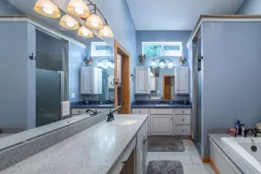 Private spacious beach retreat on Wall Lake. - Image 2
