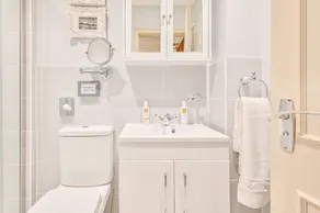 Muntham - Studio Apartment 7 - Image 4