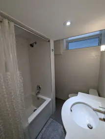 Beautiful Comfortable Riverdale Home. Now 20% discount for stays over 30 days - Image 5