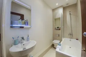 Finchley Central - Luxury 2 bed ground floor apartment - Image 3