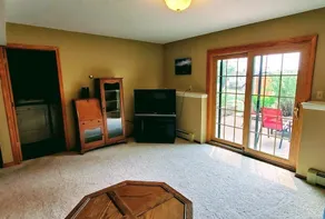 Spacious family home with quick & easy access to outdoor trails. - Image 2