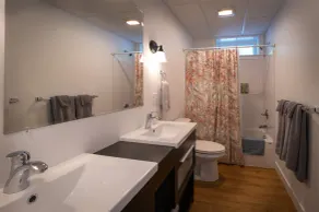 Nybygget Maine sommerhus med stor screenet veranda på naturskønne Hopkins Pond - Image 5