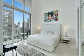 Beautiful Icon Brickell Double height ceiling - Image 5