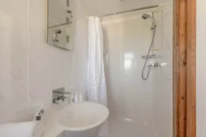 Host & Stay - Meadow Way - Image 5