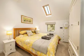 Riverside, Family Friendly Home on the River Derwent with Hot Tub, 10 guests - Image 4