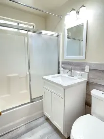 Cozy back house w/self checking in the heart of LA Full Kitchen, Wifi - Image 3