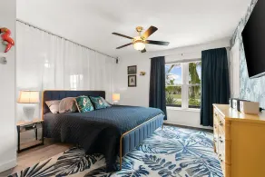 Great Location, Beautifully decorated Pool Home on a Lake - Image 3
