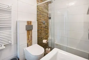 Apartment \"Sanierte Ferienwohnung in der Stadt\" with Wi-Fi - Image 2