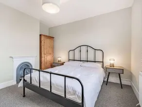 Apartment 3 - Image 4