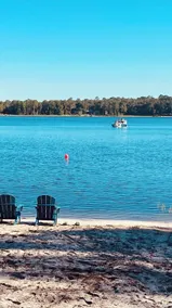 Perfect Lakefront Getaway on clear deep private lake 20 min from Gainesville  - Image 5
