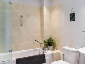 3 bedroom accommodation in Horsted Keynes - Image 2