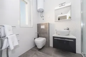 Villa Magnifica Penthouse with Jacuzzi - Image 2
