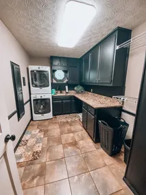 Huge Home, Fire Pit, Hot Tub, New Weber Grill, 2 min from Kroger, 2 Living rooms - Image 3