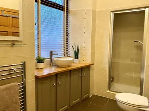 Luxury cottage, hot tub and wood burner, ideal for families celebrations. - Image 4