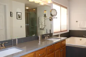 Lovely home with private backyard near Portland & wine country in Wilsonville. - Image 5