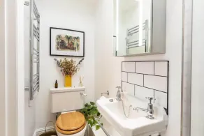 Stylish Flat on Beautiful Clifton Street Parking - Image 4