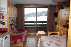 First-floor apartment, sleeps 4–5. South-facing - Image 5