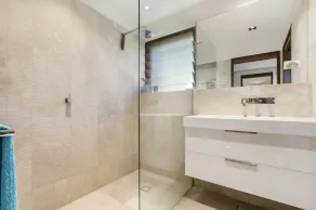 Banyandah - Luxury Architect Designed Straddie Beachhouse - Image 2